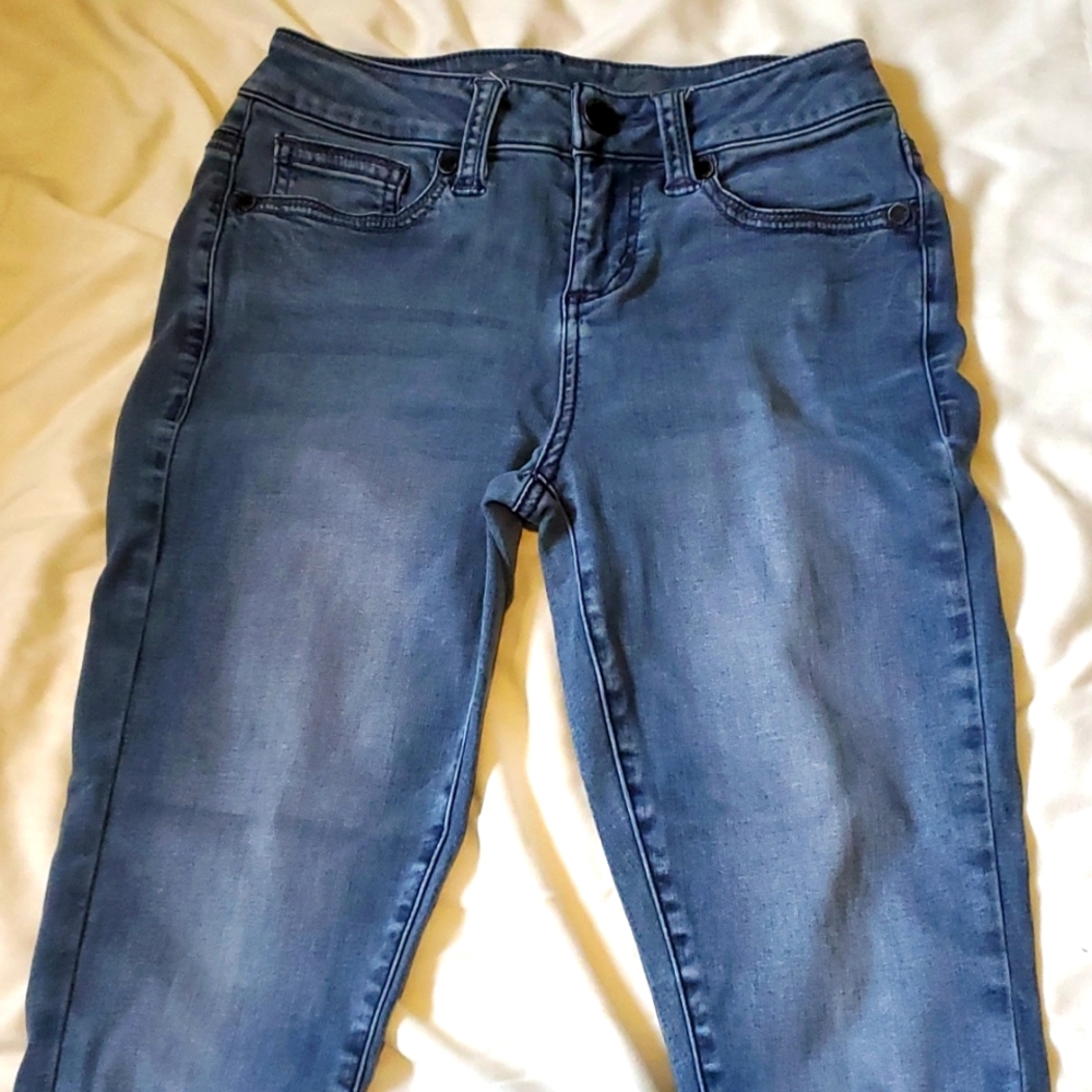 Womans size 4 denim leggings, seven7 brand, super comfy.